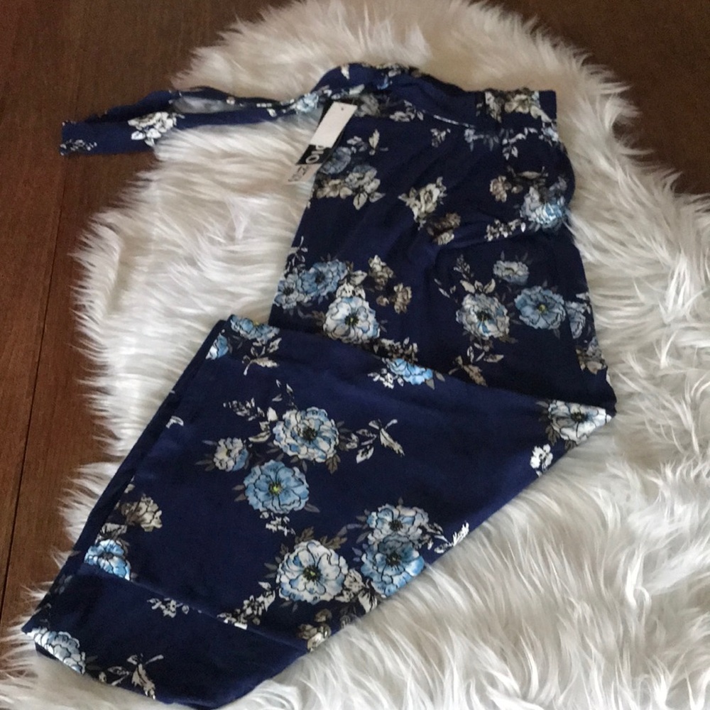 NWT Floral Capris